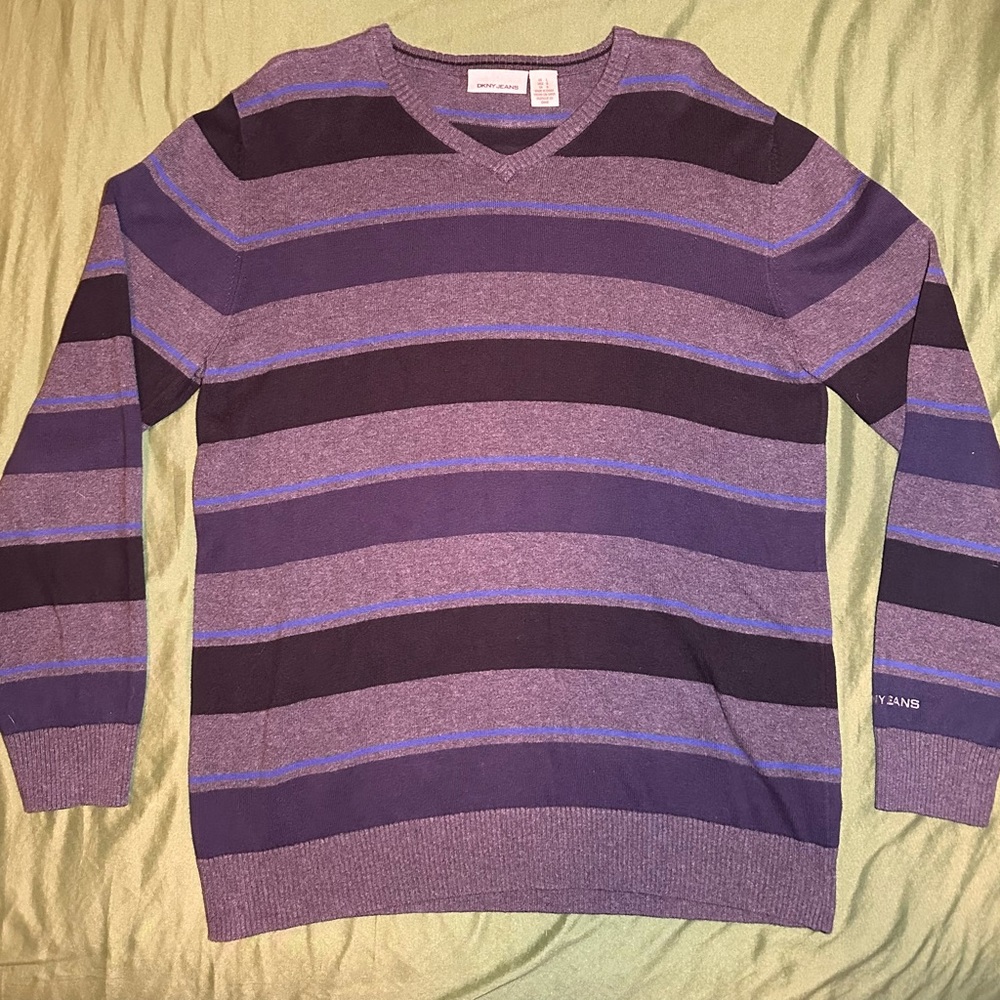 Dkny men v neck sweater size L mint